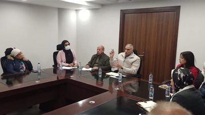 رئيس جهاز القاهرة الجديدة يلتقي ممثلى سكان التجمع الأول لبحث مقترحاتهم وشكاواهم