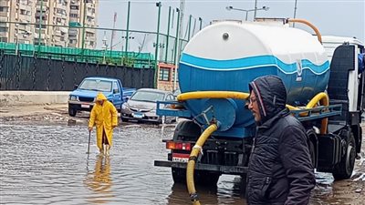 مياه القناة: مستمرون في رفع تراكمات الأمطار ببورسعيد والإسماعيلية والسويس │ صور