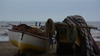 توقف حركة الصيد بسبب ارتفاع أمواج البحر المتوسط ببورسعيد