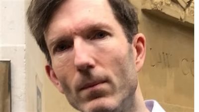 طبيب يعفو عن شخص طعنه بـ9 ضربات وينقذه من السجن مدى الحياة