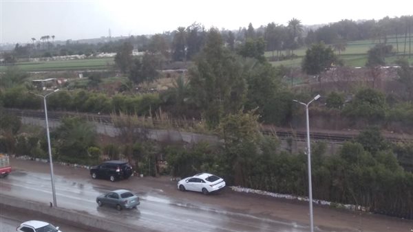 سقوط أمطار وانخفاض