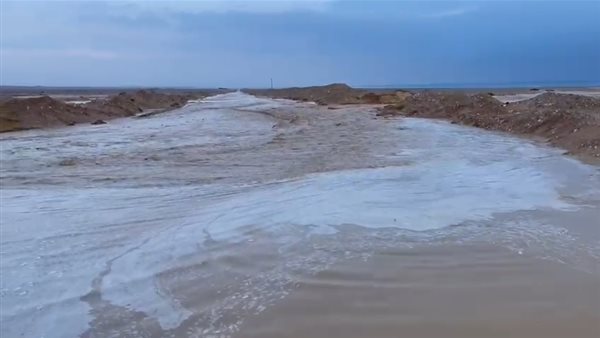 السيول تضرب طريق