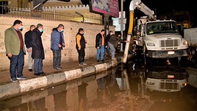 بعد موجه الطقس السيئ.. محافظ الغربية يتابع رفع مياه الأمطار والمخلفات من الشوارع |صور