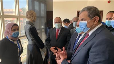 وزير القوى العاملة يفتتح معرض المتدربين على تفصيل الملابس.. ويؤكد: منتجات ممتازة وأسعار تنافسية