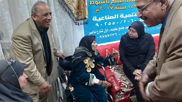 إنقاذ سيدة بلا مأوى