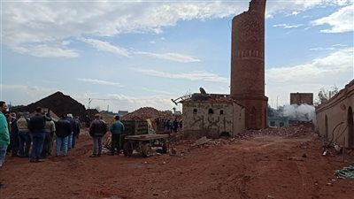 صرف تعويضات عاجلة لأسر ضحايا ومصابي انهيار مدخنة مصنع بالدقهلية 