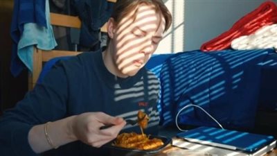 بتر ساقي شاب بريطاني بعد تناول بقايا وجبة جاهزة | صور