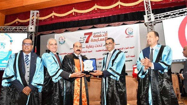 محافظ أسوان