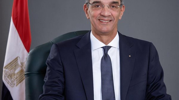 عمرو طلعت - وزير