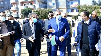 محافظ الغربية يعاين عددًا من الأماكن المقترحة بقرى حياة كريمة في كفر الزيات 