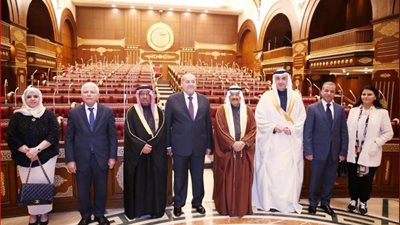 رئيس الشيوخ يلتقي رئيس مجلس الشورى بمملكة البحرين