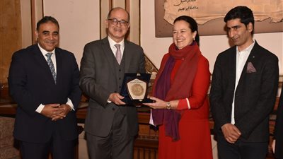 جامعة عين شمس تستقبل رئيس الجمعية الأوروبية للأورام لبحث سبل التعاون بينهم