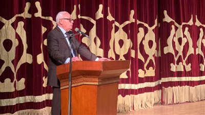 محافظ بورسعيد: مدرس الدروس الخصوصية ليس مدرسًا بل تاجر علم زائف