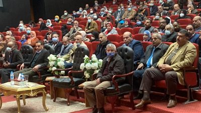 محافظ بورسعيد لمدرس الدروس الخصوصية: لا تتحدث عن كرامة أنت أضعتها