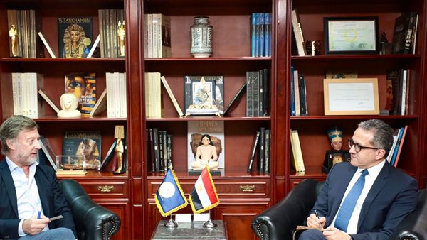 وزير السياحة والآثار