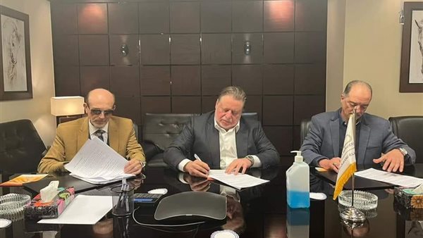 محمد صبحي يوقع بروتوكول