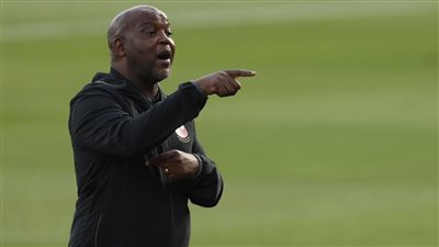 موسيماني يحاضر لاعبي الأهلي بالفيديو استعدادا لمواجهة صن داونز