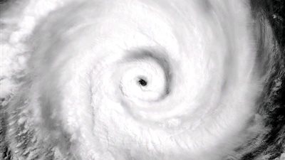 الأرصاد المصرية تكشف عن إعصار قوي يضرب إحدى الدول الإفريقية وارتفاع الأمواج لـ10 أمتار