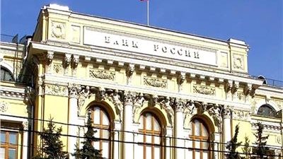 المركزى الروسي يتدخل لوقف تراجع الروبل تزامنا مع بدء الهجوم على أوكرانيا