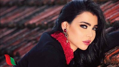 آخرهن اللبنانية قمر.. فنانات اتهمن بإنجاب أبنائهن دون زواج | فيديوجراف