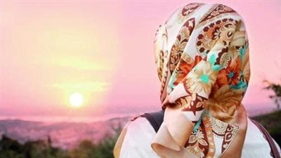 عالم أزهري: لا شك في حرمة إجبار النساء على خلع الحجاب من رئيسها في العمل 