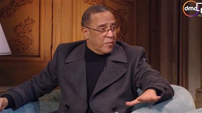 مكنتش عايزها تقليدية.. أشرف عبد الباقي يروي كواليس مسرحية كنز الدنيا 