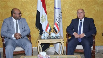 وزير النقل يبحث مع نظيره السوداني مستجدات الربط السككي بين البلدين