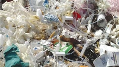 لإعادة تدويرها.. ضبط مخزن بداخله 10 أطنان نفايات طبية خطرة بالشرقية 