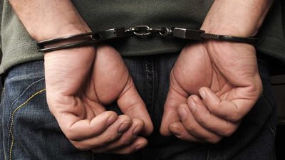 بسبب خلافات الجوار.. إصابة عامل بطلق ناري على يد جاره بمركز طما شمال سوهاج