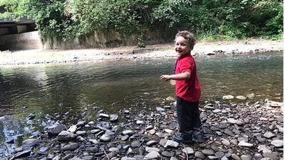 قتلوه ثم ألقوه في النهر وزعموا اختطافه.. وفاة طفل مصاب بـ كورونا بـ 56 طعنة على يد والدته وزوجها