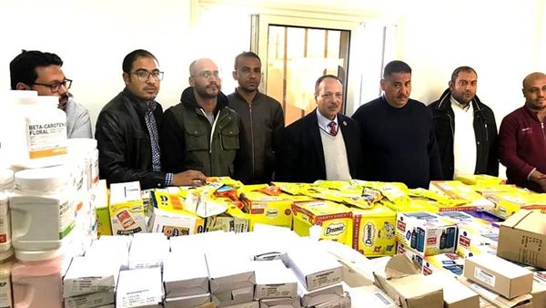 رجال الجمارك بميناء