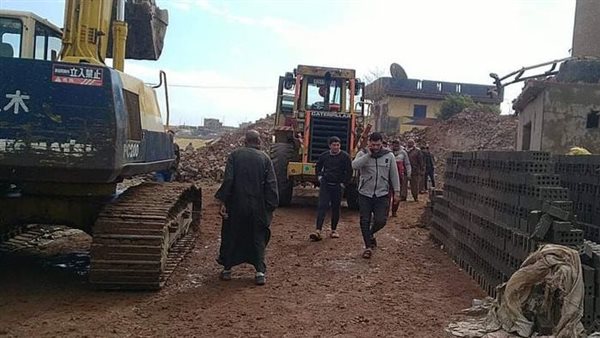 حادث سقوط مدخنة مصنع