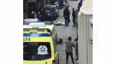 على غرار مذبحة الإسماعيلية.. حلاق يذبح نفسه وسط الشارع بالهرم │ فيديو