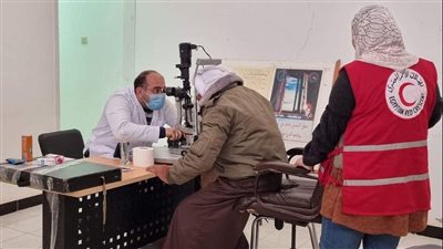 صحة شمال سيناء تنظم قافلة طبية بالتعاون مع الهلال الأحمر للكشف على المواطنين
