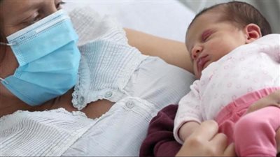 الصحة توجه إرشادات لحماية الطفل الرضيع من خطر الإصابة بـ كورونا 
