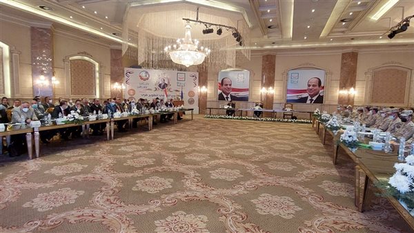 محافظ البحيرة يستعرض