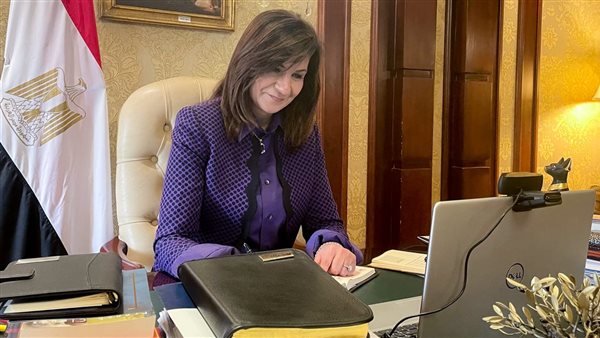 السفيرة نبيلة مكرم،