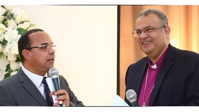 رئيس الإنجيلية يهنئ القس ناصر كتكوت بعد تجديد انتخابه رئيسًا للكنيسة الرسولية