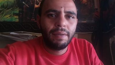 همّ يبكي وهمّ يضحك.. شاب يتلقى عزائه بعد إعلان وفاته على فيسبوك بالغربية: أنا لسة حي
