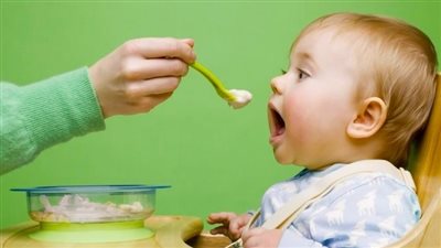 الصحة توضح أهم الفيتامينات لبناء عظام سليمة للطفل.. تعرف عليها