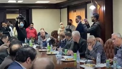 بسبب الدورات التدريبية.. مشادة كلامية بين أحمد شوبير وأحد الصحفيين بجلسة الأعلى للإعلام | فيديو