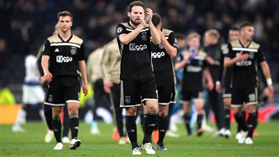 التشكيل الرسمي لمباراة أياكس وبنفيكا في دوري أبطال أوروبا