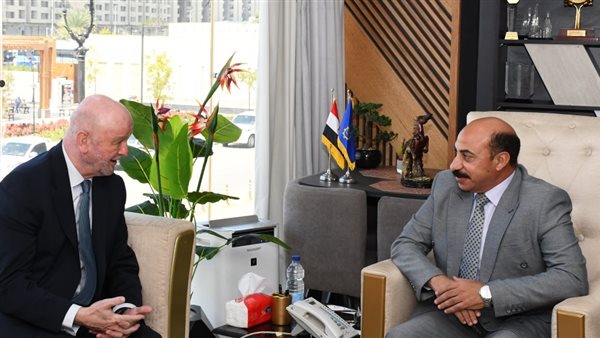 محافظ أسوان والسفير