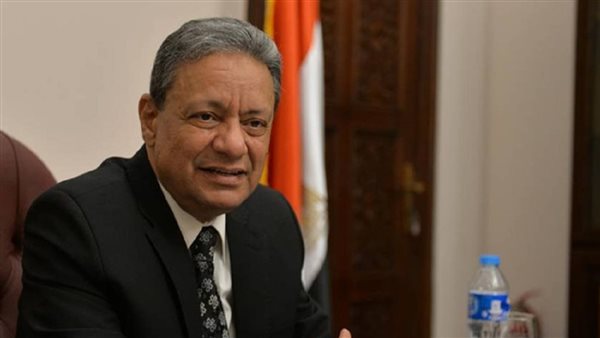 الكاتب الصحفي كرم