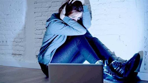 ابتزاز إلكتروني -