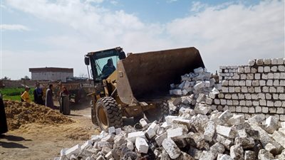 إزالة 44 حالة تعدٍ على أراضي الدولة خلال حملة مكبرة بالمنيا