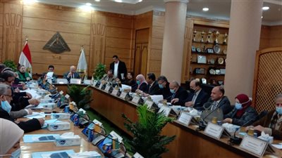 رئيس جامعة بنها يوجه بضرورة مواجهة الشائعات ومحاربة الكيانات الوهمية