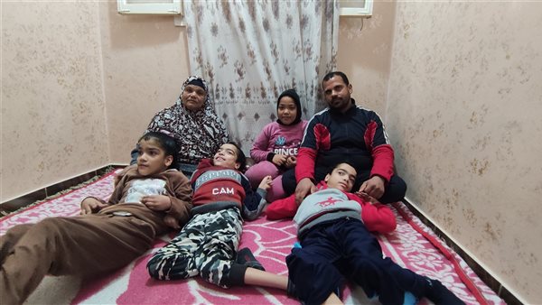 4 أطفال يعانون من