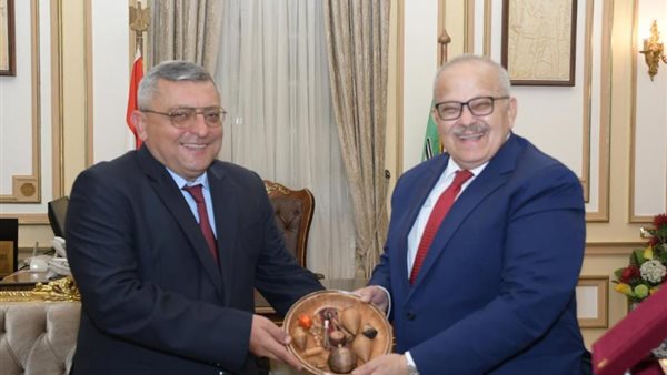 الخشت والسفير