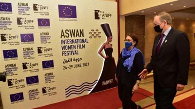 سفير الاتحاد الأوروبي بمصر: النساء أكثر من يعاني في الحروب 